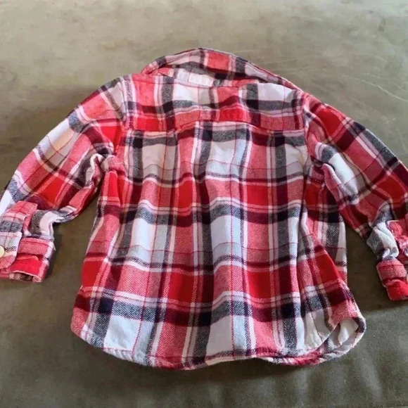 Five  for 25 Oshkosh, medium weight 100% cotton plaid shirt - Picture 3 of 5